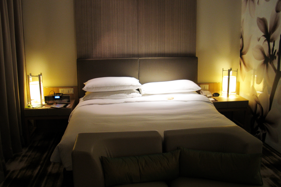 Premium bed, Crowne Plaza Changi Airport