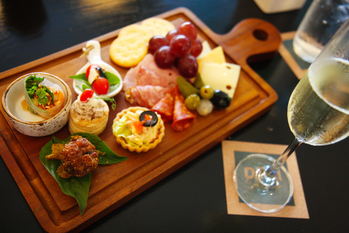 cold plate, tapas, cheese, sparkling wine