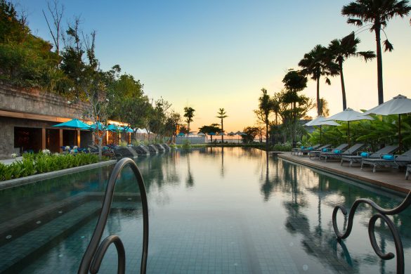 sunset pool Hotel Indigo Bali
