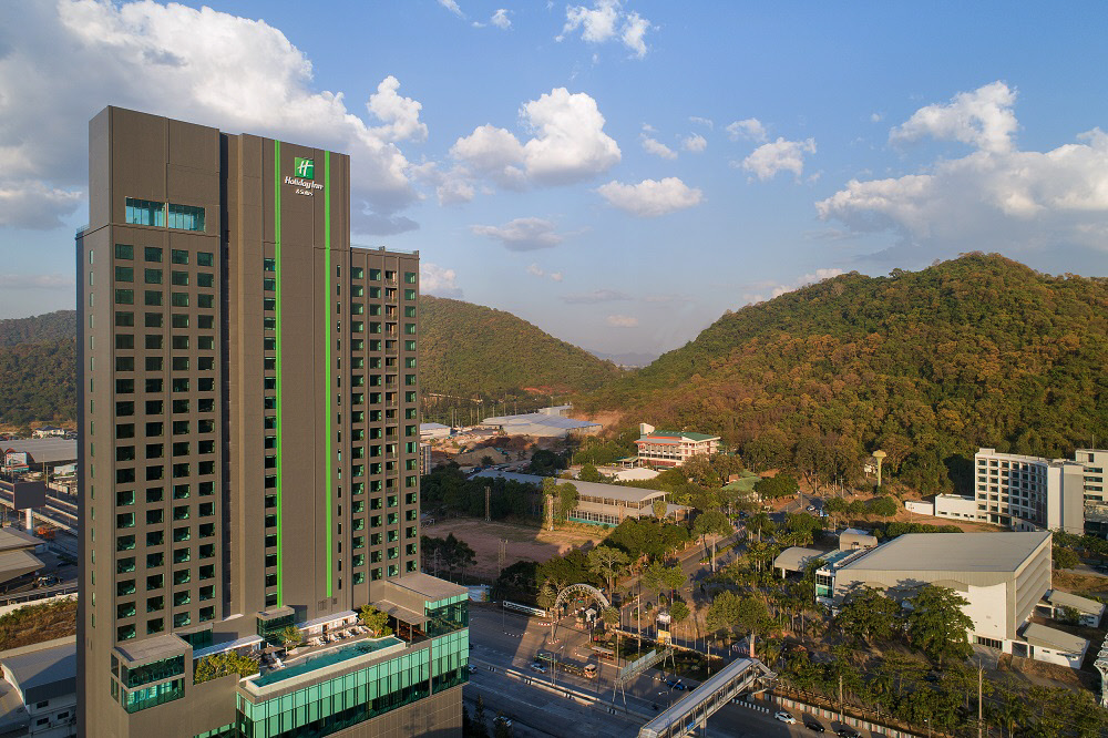 Holiday Inn & Suites Siracha Laemchabang exterior