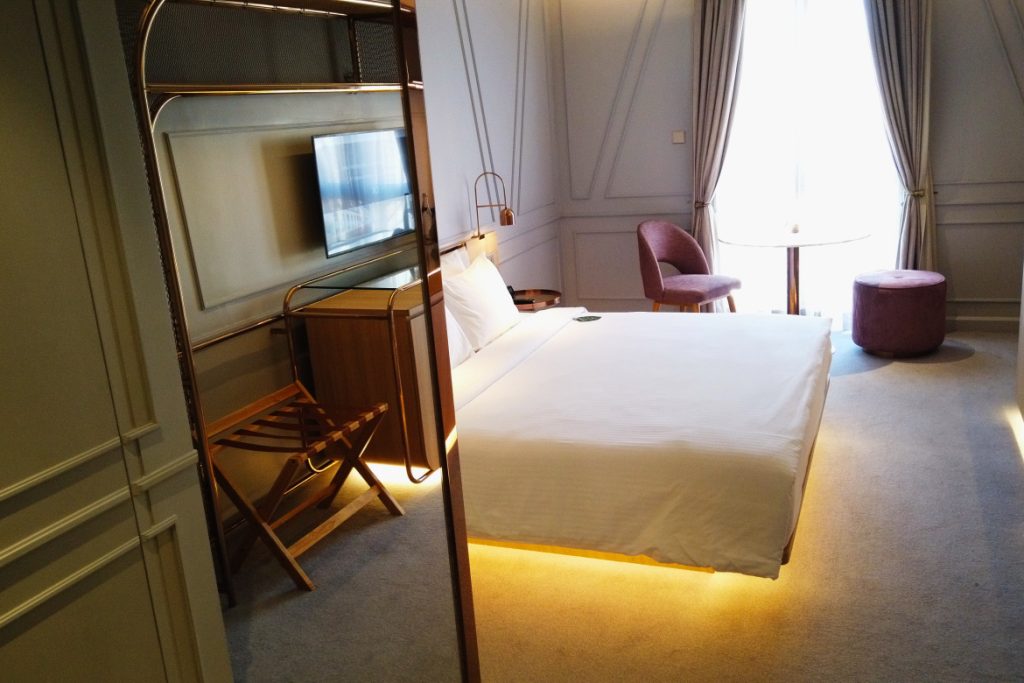 The Prestige Hotel, bedroom