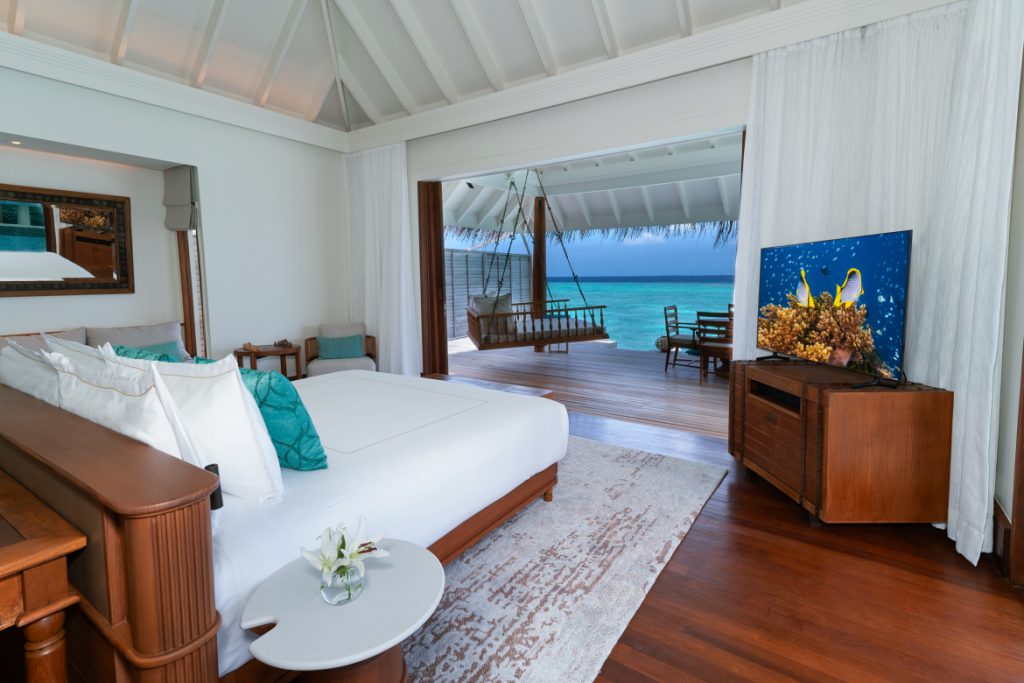 Anantara Kihavah Maldives, Over Water Pool Villa bedroom