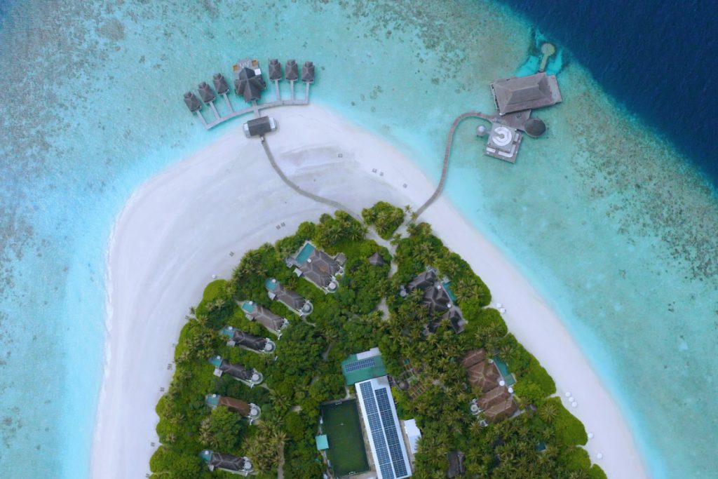 Anantara Kihavah Maldives Villlas solar panels