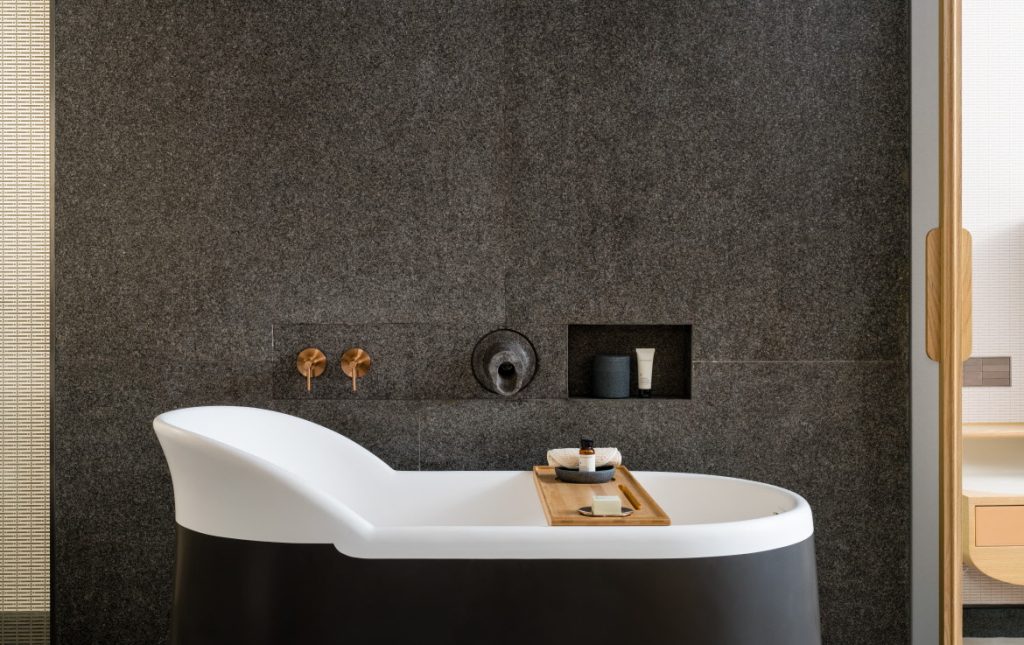 Oasis bathroom, Classic Harbourview room