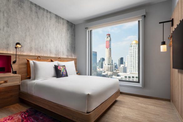 Queen bedroom, Moxy Bangkok Ratchaprasong hotel