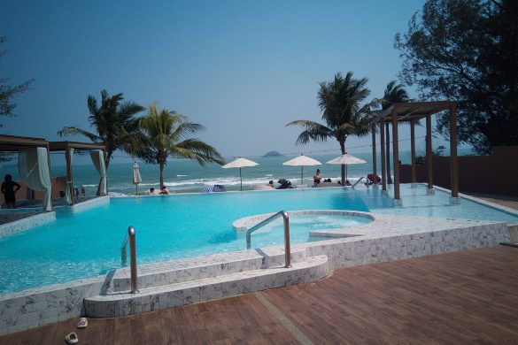 Pool in day at Carapace Beach Club