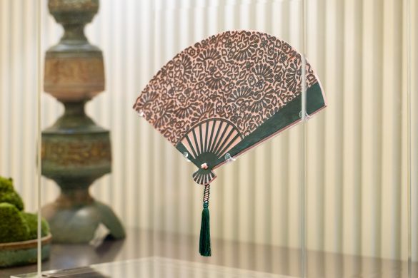 Mandarin Oriental Singapore signature fan