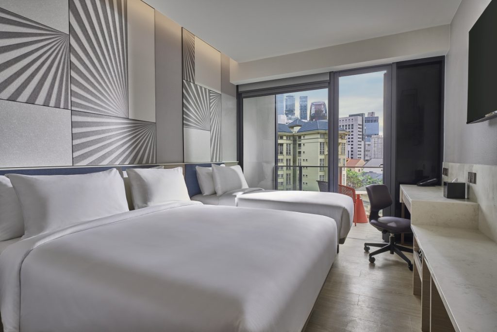Deluxe room with double and single bed, Mercure Icon Singapore