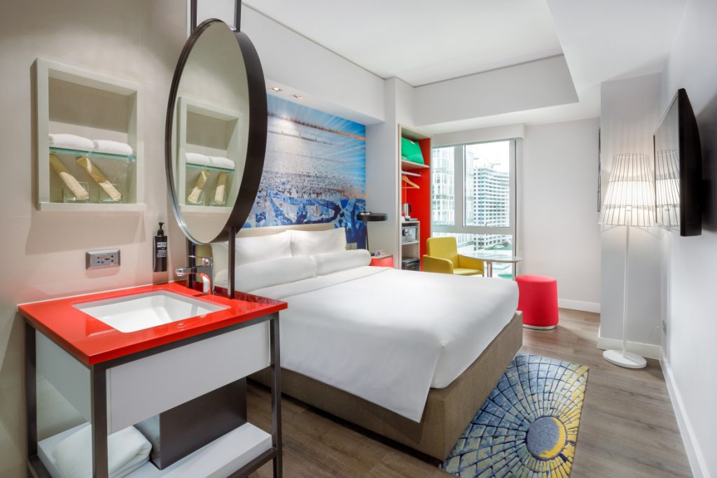 Queed bed room, ibis Styles Manila Araneta City