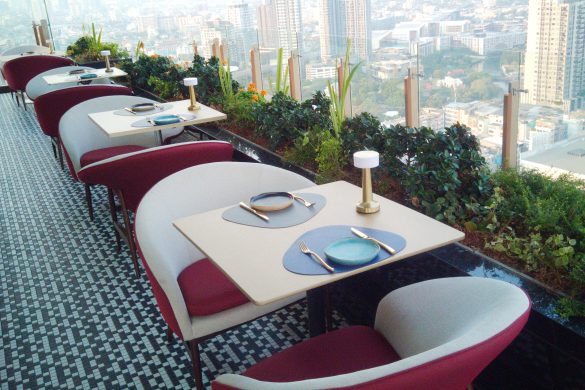 Luz restaurant tables