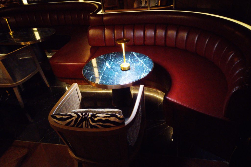 Rogues Bar, seating