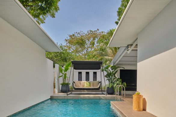 Amara Sanctuary Sentosa villa pool