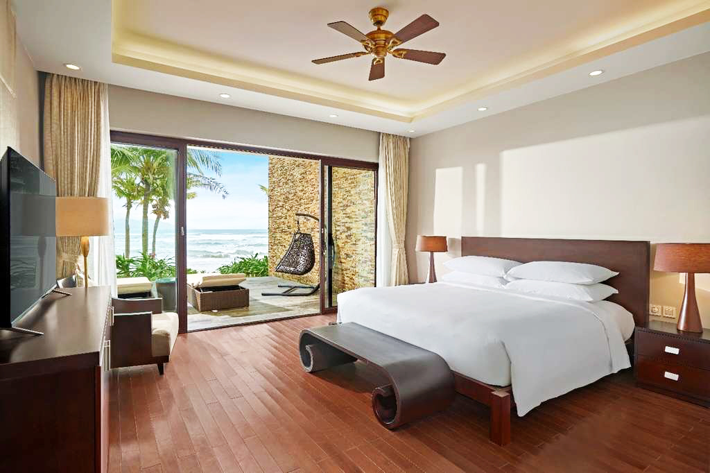 Danang Marriott Resort opening: bedroom