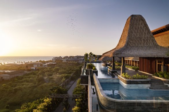 Sunset pool, Holiday Inn Resort Bali Canggu