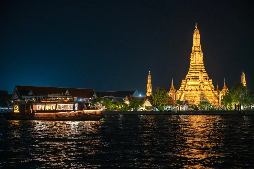 Okura Cruise passing Wat Arun, Bangkok 