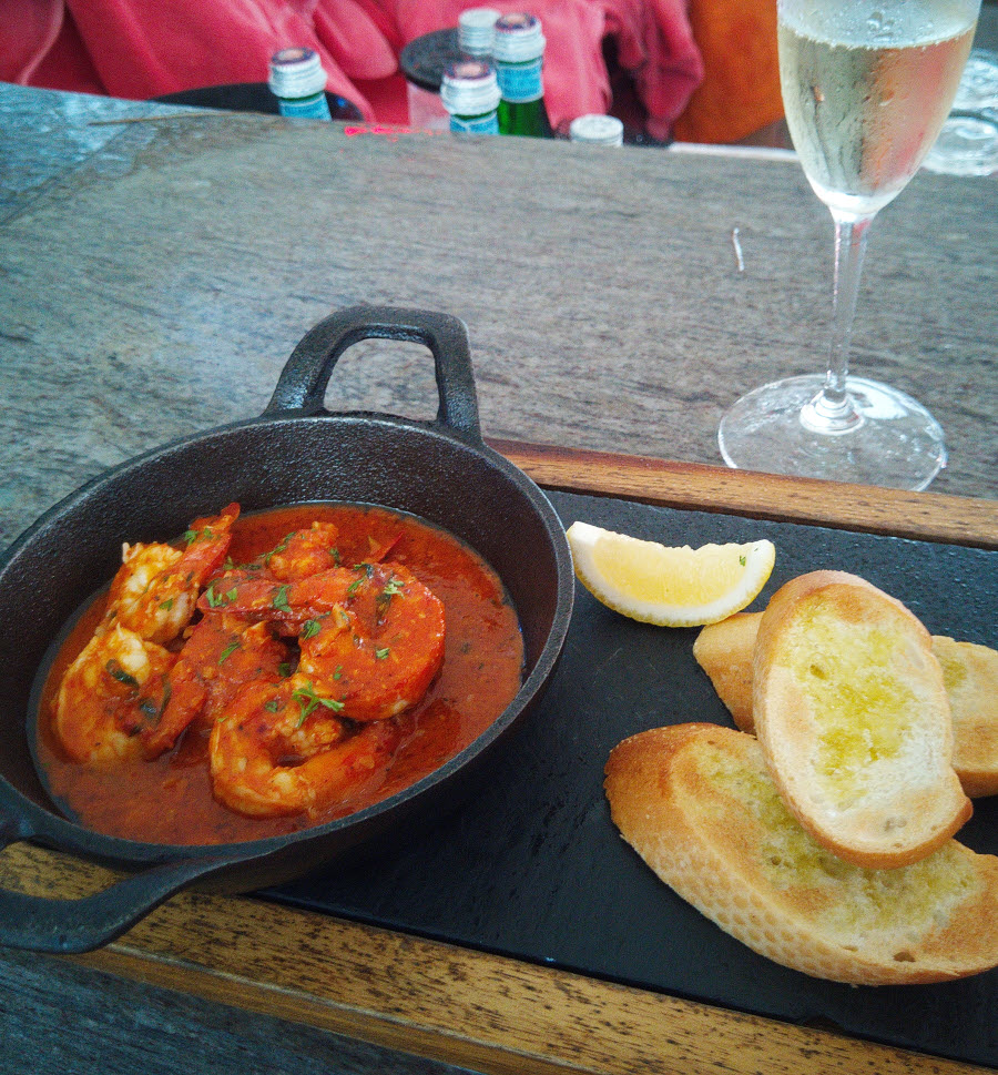 Nora Beach Club gambas and prosecco