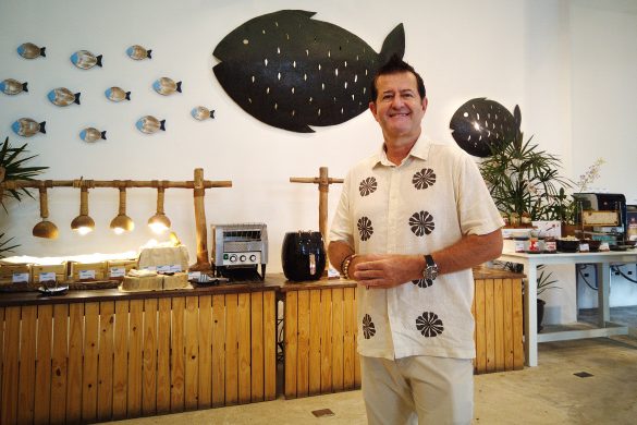 Rodan Ivan at breakfast service, Wyndham Hua Hin Pranburi Resort & Villas