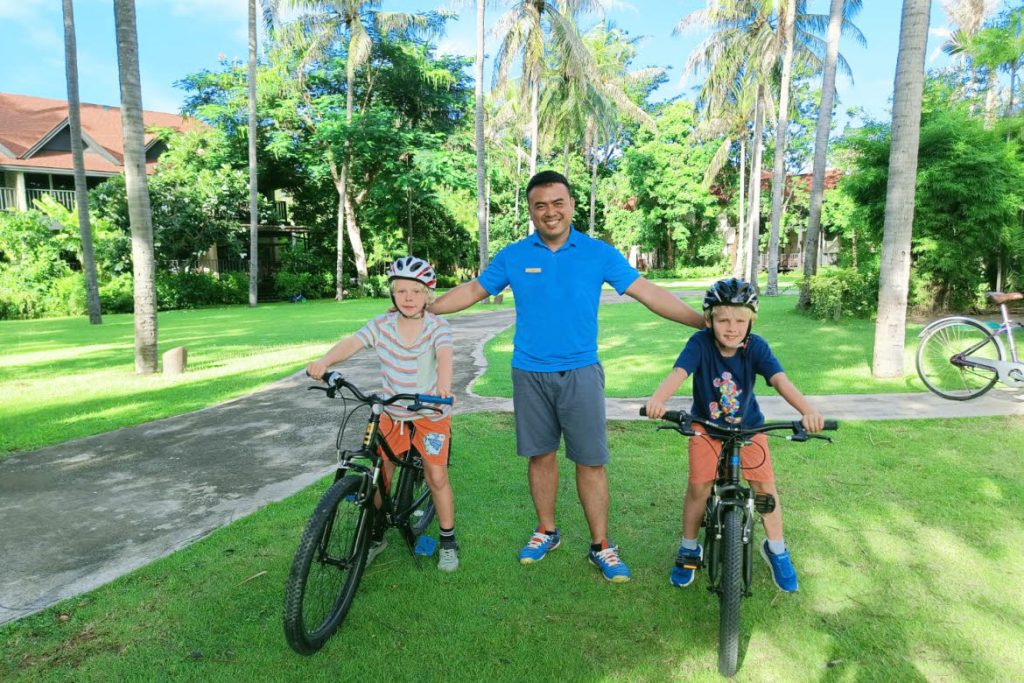 Bicycling kids, Wyndham guests