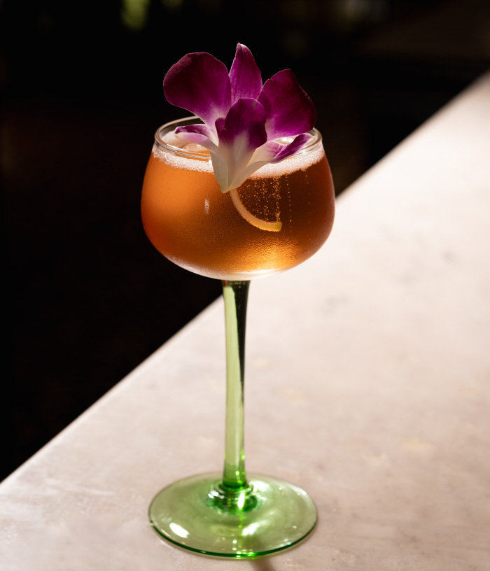 Writers Bar cocktail, Raffles Hotel Le Royal