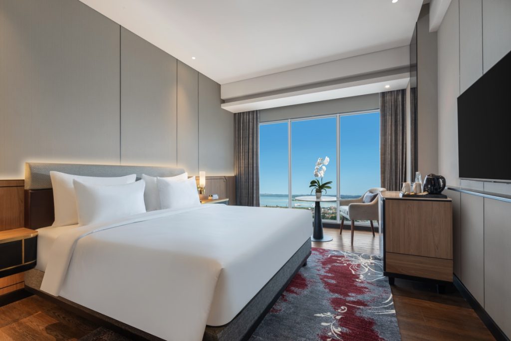 Grand Mercure Batam superior room