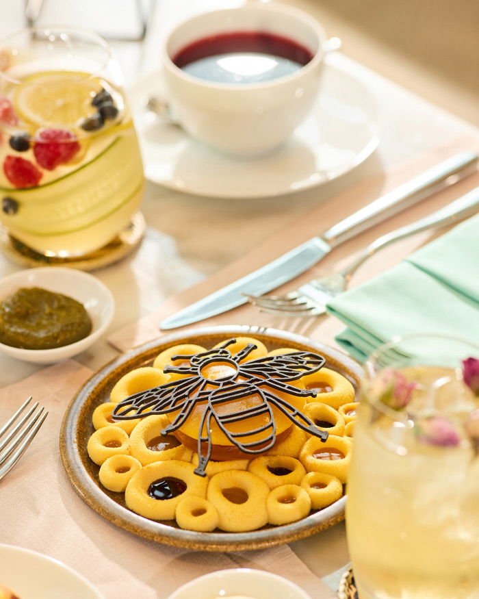 The Lounge afternoon tea, Four Seasons Hotel Kuala Lumpur