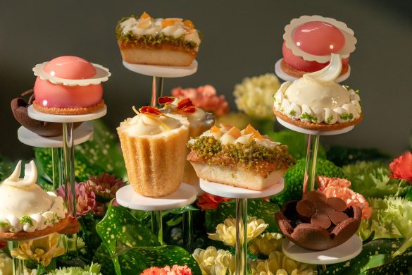 Four Seasons Hotel Singapore afternoon tea petits