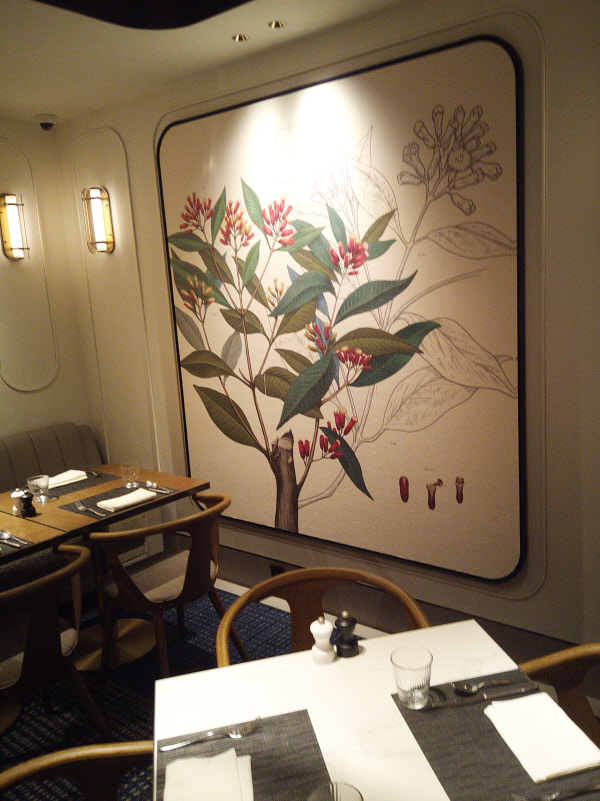 Botanical decor, Estate