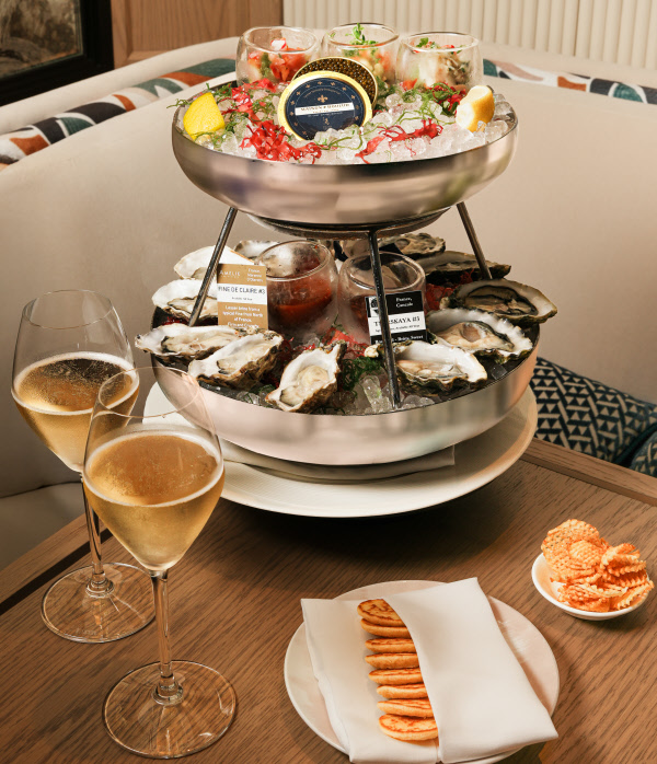 Maison Boulud: oyester and champagne