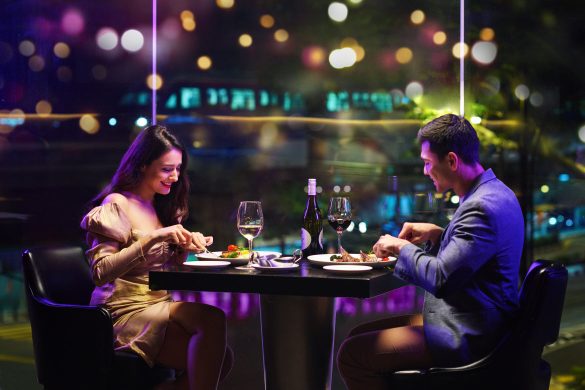 Arthur’s Bar & Grill dining