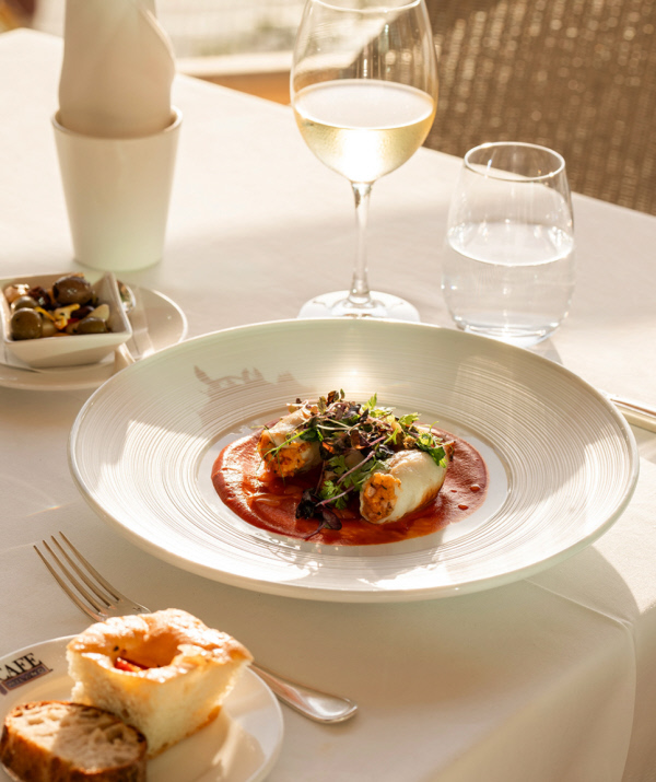 Cafe Milano dining, Four Seasons Hotel Abu Dhabi