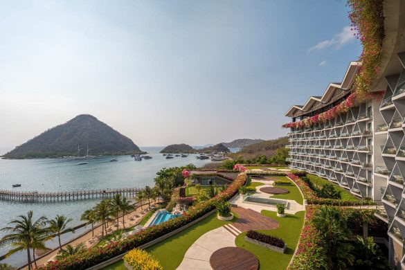 Ayana Komodo Waecicu Beach