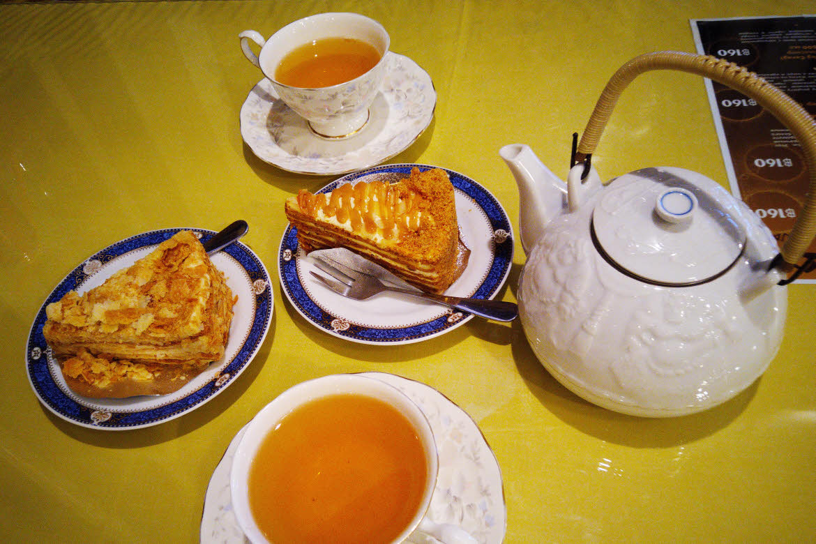 Caravan-desserts Caravan cake desserts