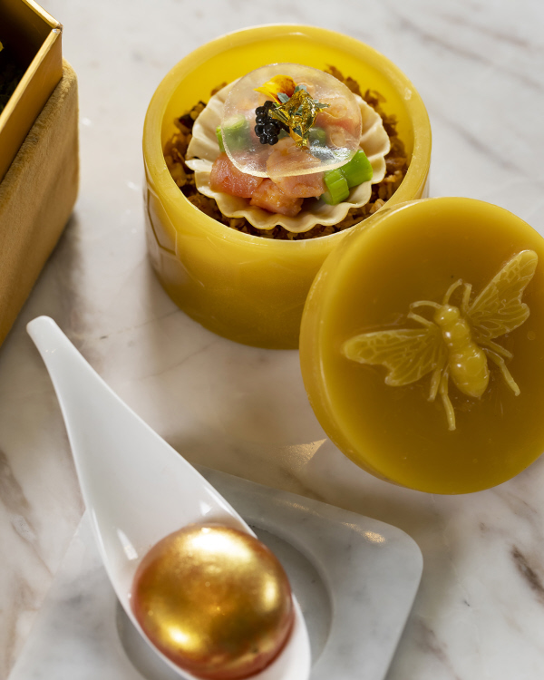 Honeybee gold tea bites