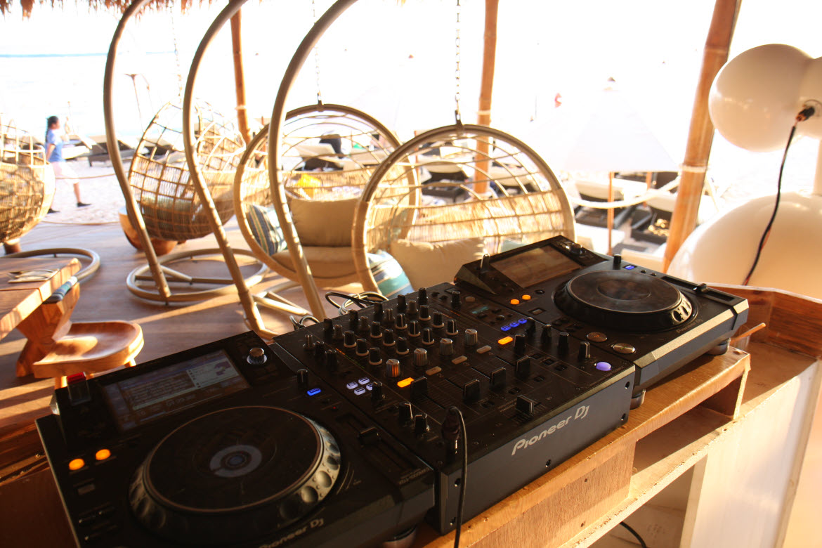 Karma-Beach-DJ-booth Karma Beach DJ booth