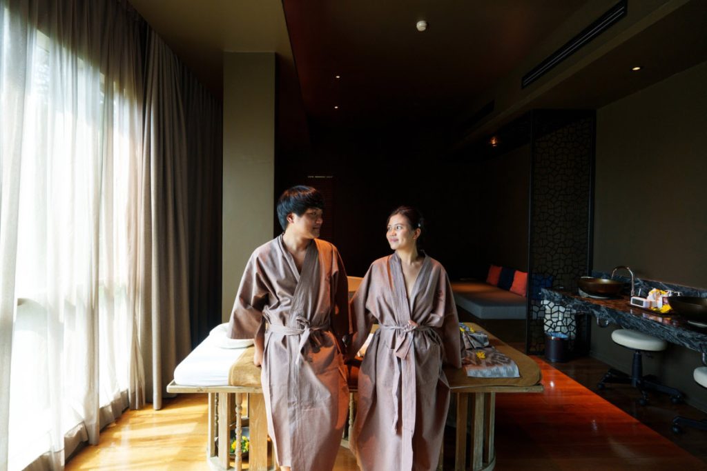 Zana Spa: couple in treatment room