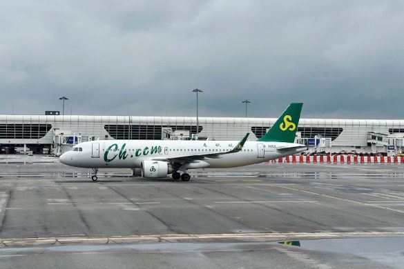 Spring Airlines plane