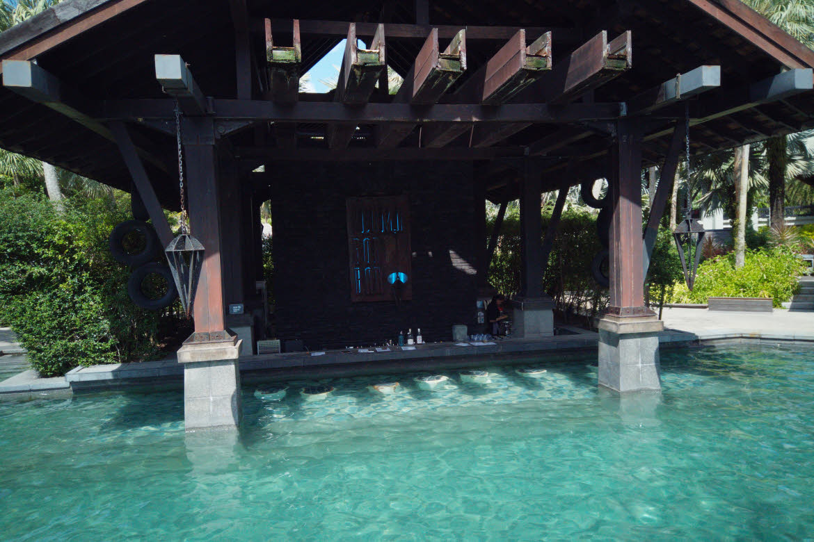 The-Slate-poolbar pool bar