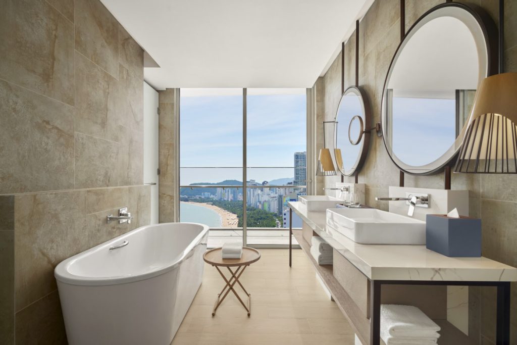 Hyatt Regency Nha Trang bathroom