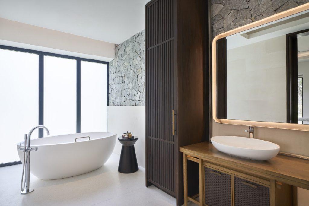 Bathtub in treatment room, Spa by JW Cam Ranh