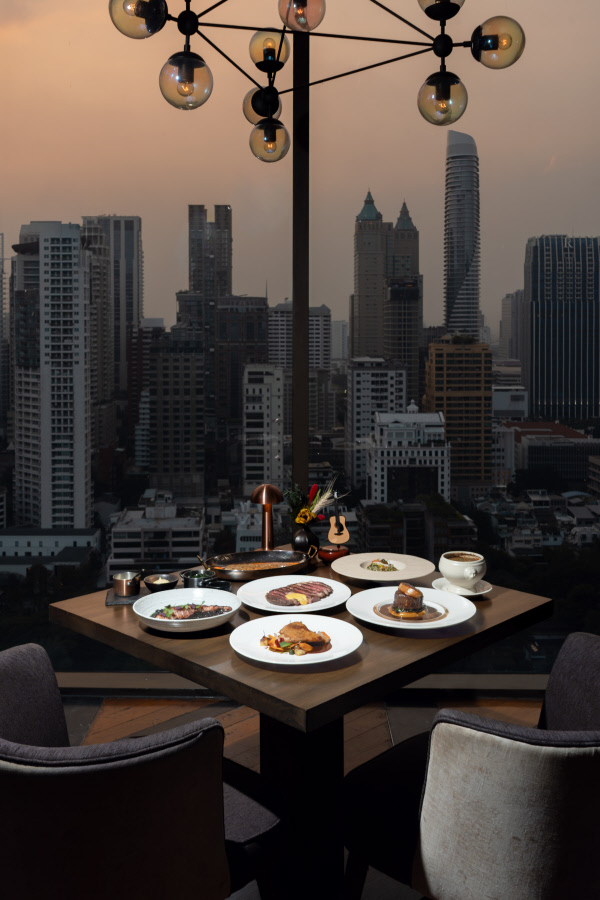 Char Restaurant dining