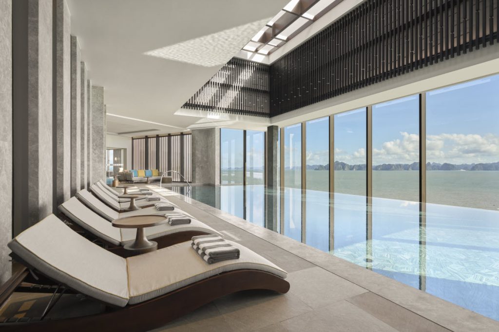Club InterContinental Lounge: heated pool