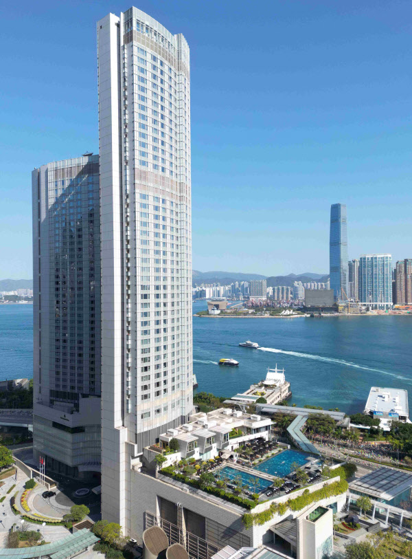 Four Seasons Hotel Hong Kong