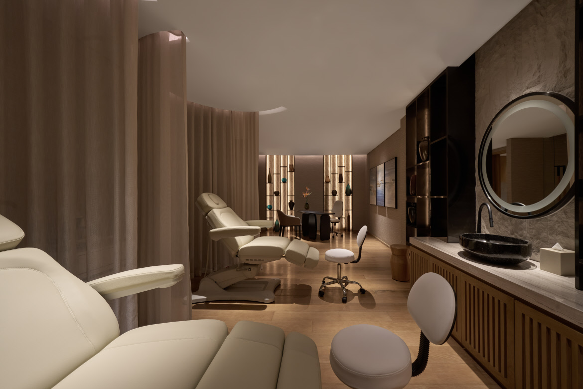 InterContinental-Halong-Bay-Hidden-Lagoon-Spa-Manicure-Pedicure-Room Hidden Lounge spa