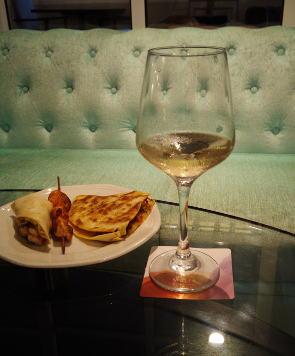 Level Lounge, food and wine