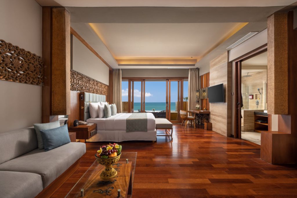 Seminyak Beach Resort Bali: Ocean Suite jacuzzi