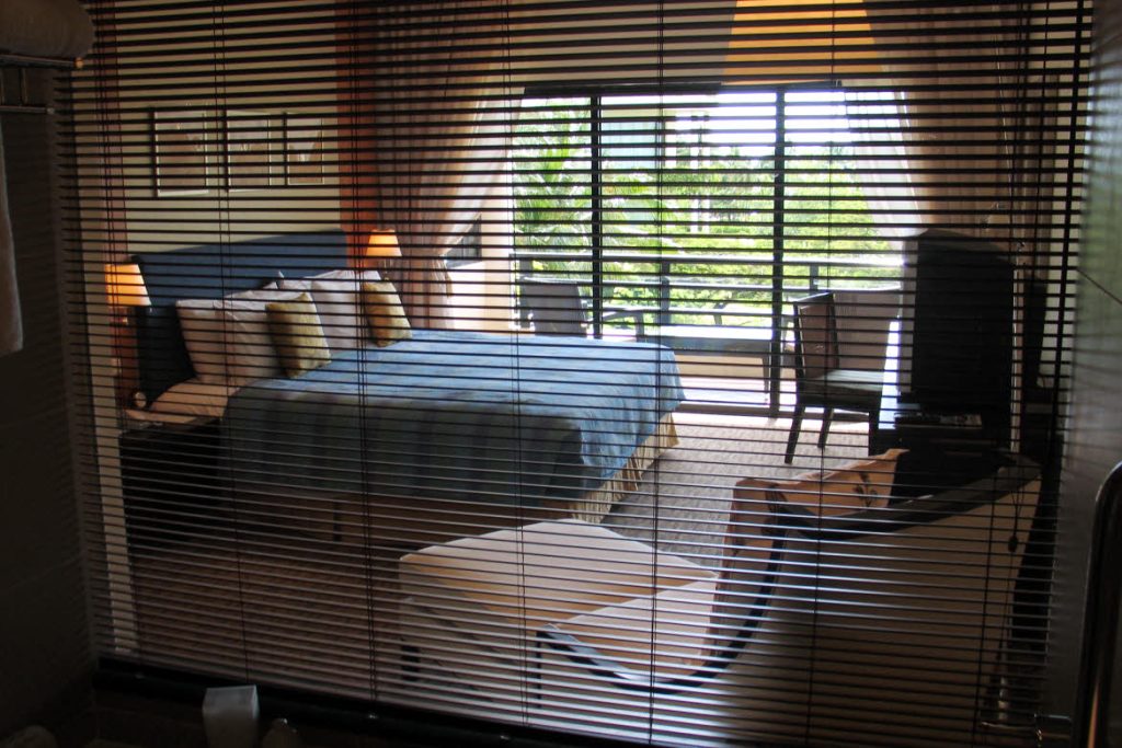 Shangri-La Kota Kinabalu hotel room