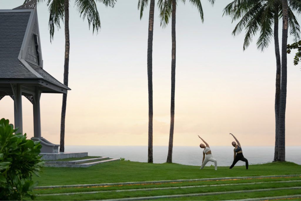 Reserve Spa Cenvaree beach yoga