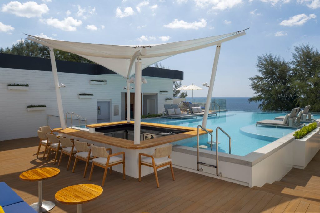 Radisson Blu Resort Phuket opening: rooftop bar, Luana On Sii