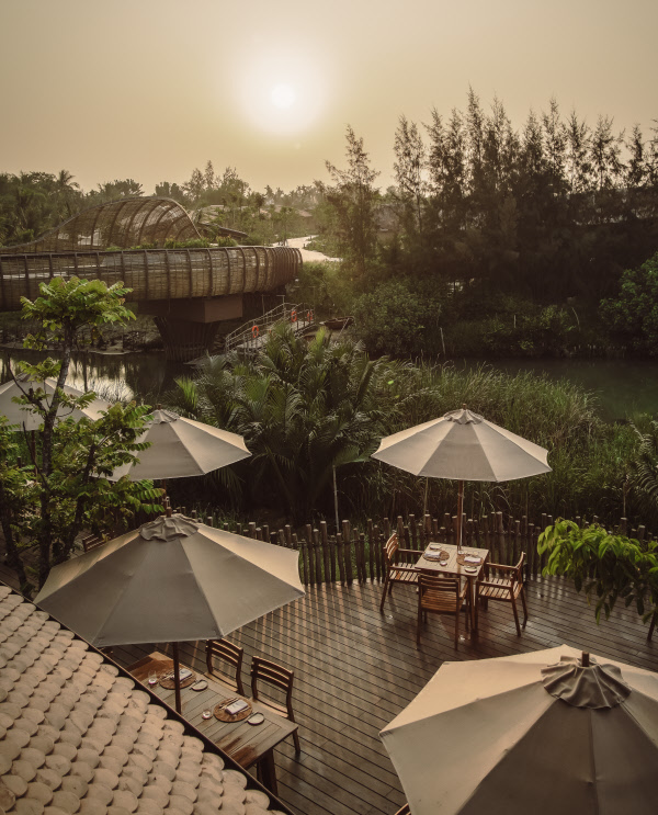 The Merchant outdoors