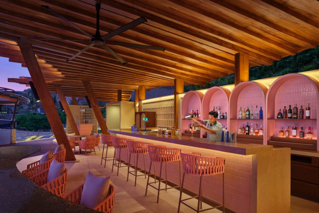 Uma Beach House bar